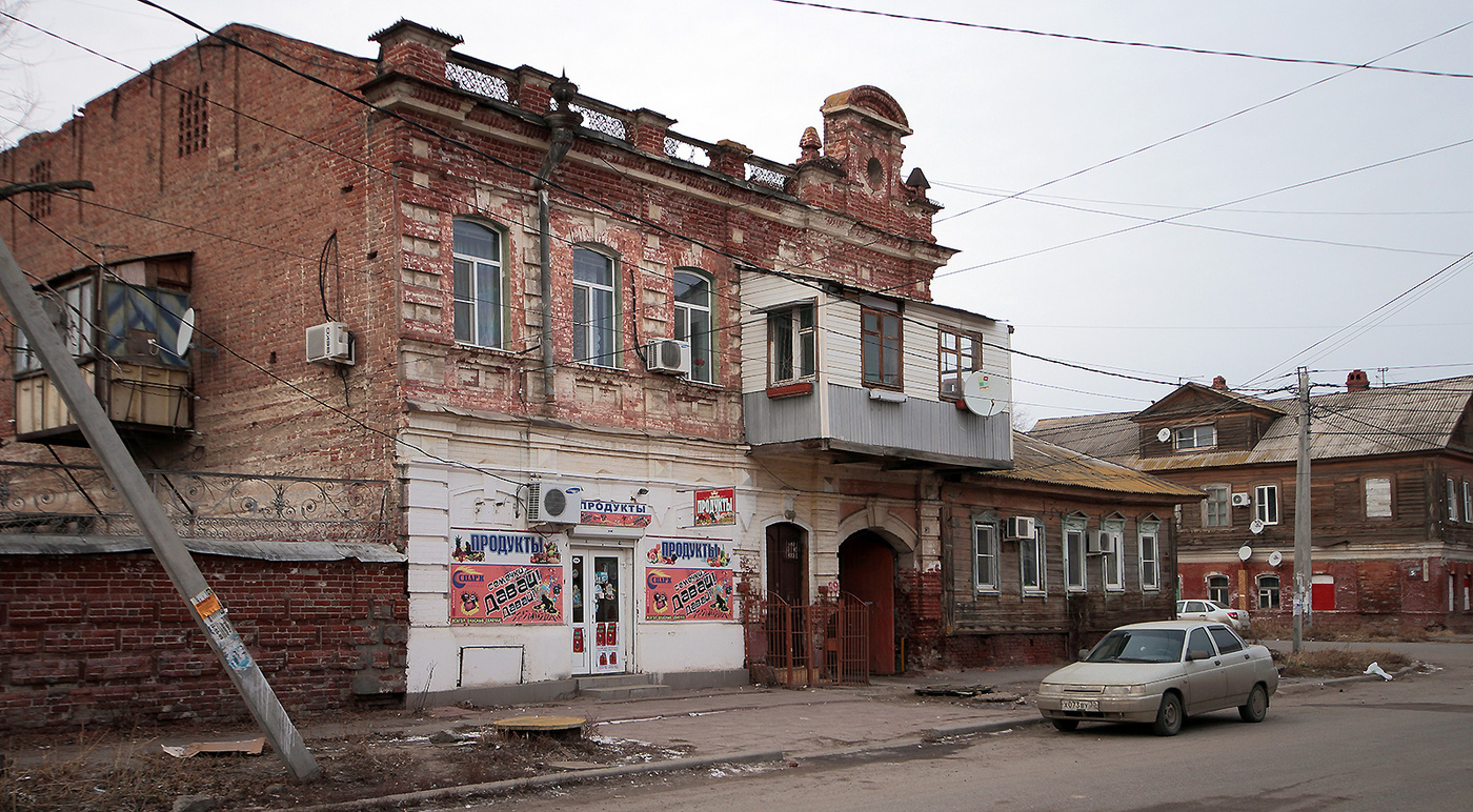 Астраханский дом. Старинные здания Астрахани. Дом Смолянинова Астрахань. Старый дом Астрахань. Старый фонд Астрахань.