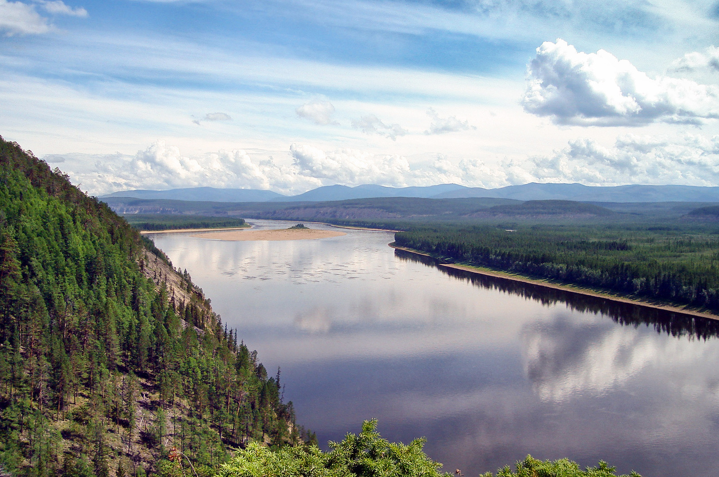 Протяженность якутска. Река Алдан Якутия. Алдан (река) реки Якутии. Река Алдан. Томмот река Алдан.