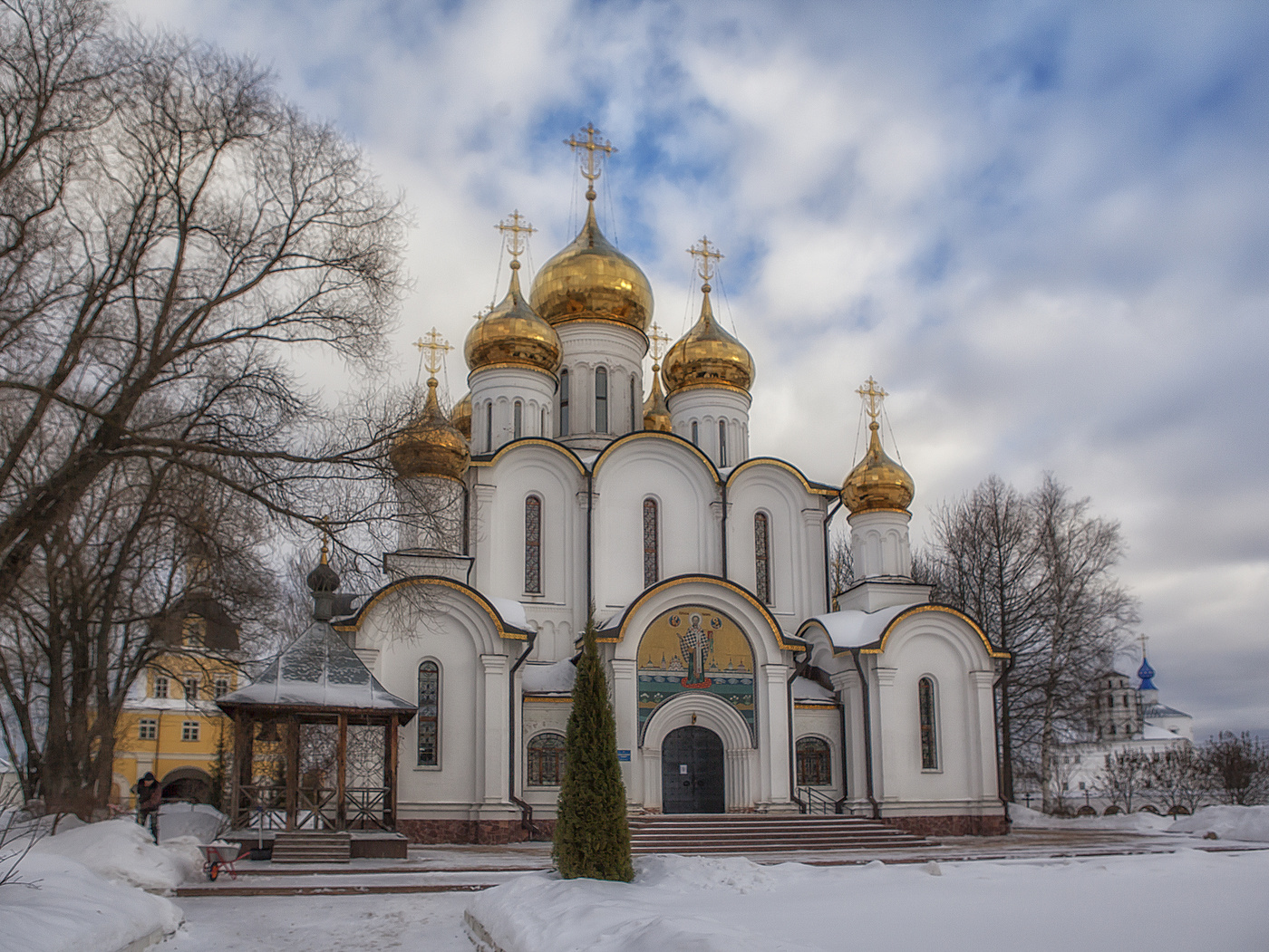 Церковь чудотворца. Собор Николая Чудотворца. Храм Николая Чудотворца зима. Пятиглавые храмы России. Пятиглавый храм Николая Чудотворца Ярославль.