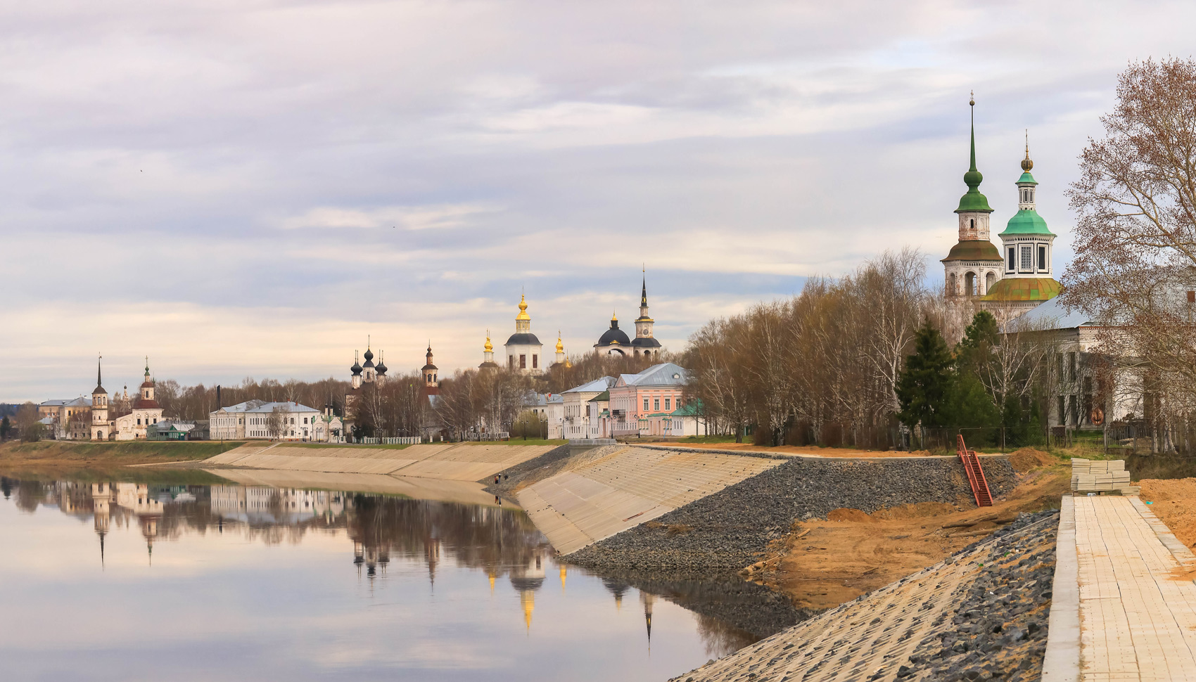 Г великий устюг. Великий Устюг набережная. Великий Устюг город. Великий Устюг набережная города. Великий Устюг Вологодская область.