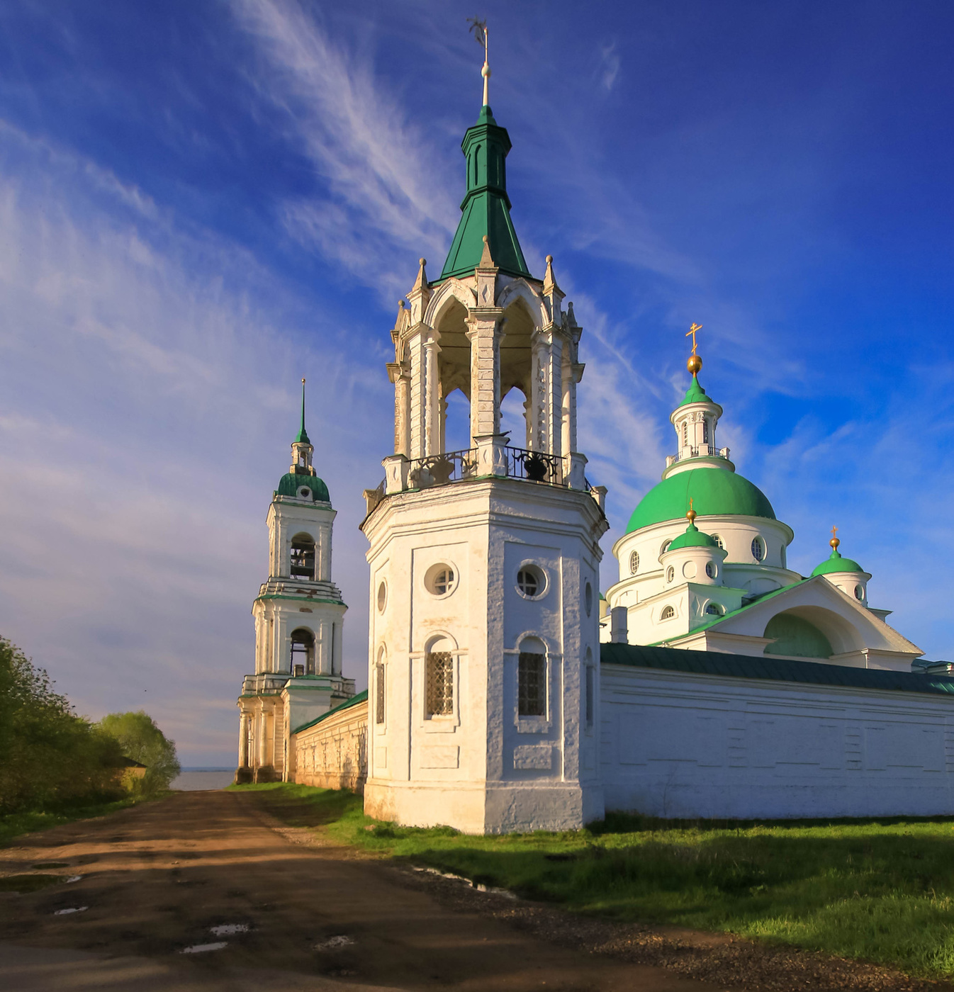 Монастыри ростова. Ростов Великий Спасо-Яковлевский монастырь. Яковлевский монастырь в Ростове Великом. Спас ЯКОВЛЕНСКИЙ монастырь в Ростове Великом. Ростов монастыри Спасо Яковлевский монастырь.