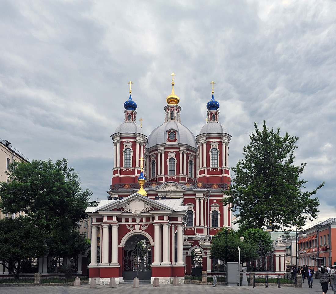 Храм климента римского москва. Храм священномученика Климента в Москве. Храм Святого Климента и папы Римского в Москве. Климентовский переулок храм священномученика Климента. Церковь священномученика Климента папы Римского.