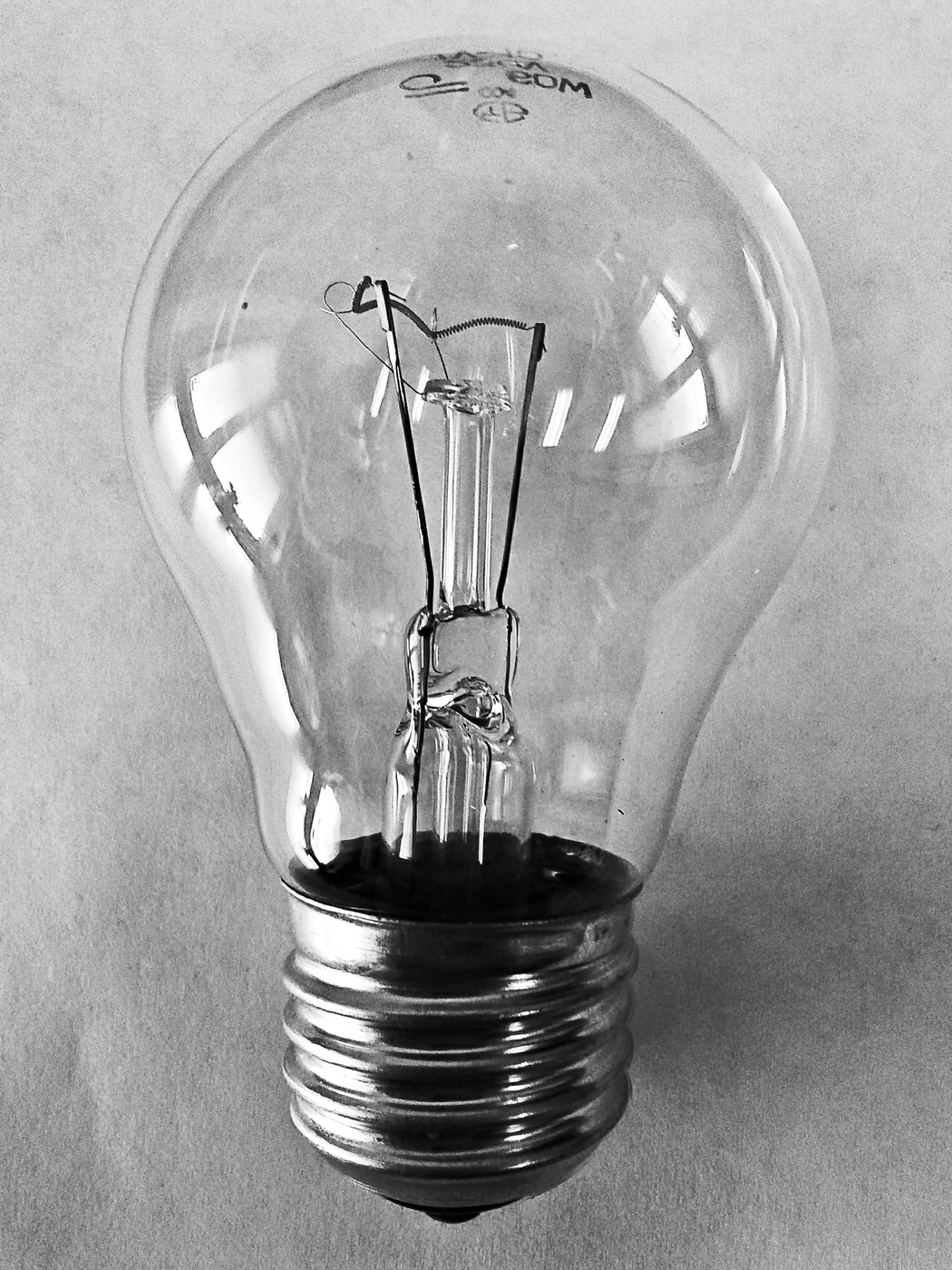 Лампочка ильича. Лампочка накаливания. Электрическая лампочка. Старая лампочка. Лампочка старинная.