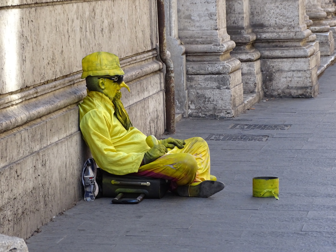 вечер в городе. девушка оглядывается. бульвар маяковского красноярск проект. ульяновск улицы города. по улицам города сиротливо торчали.