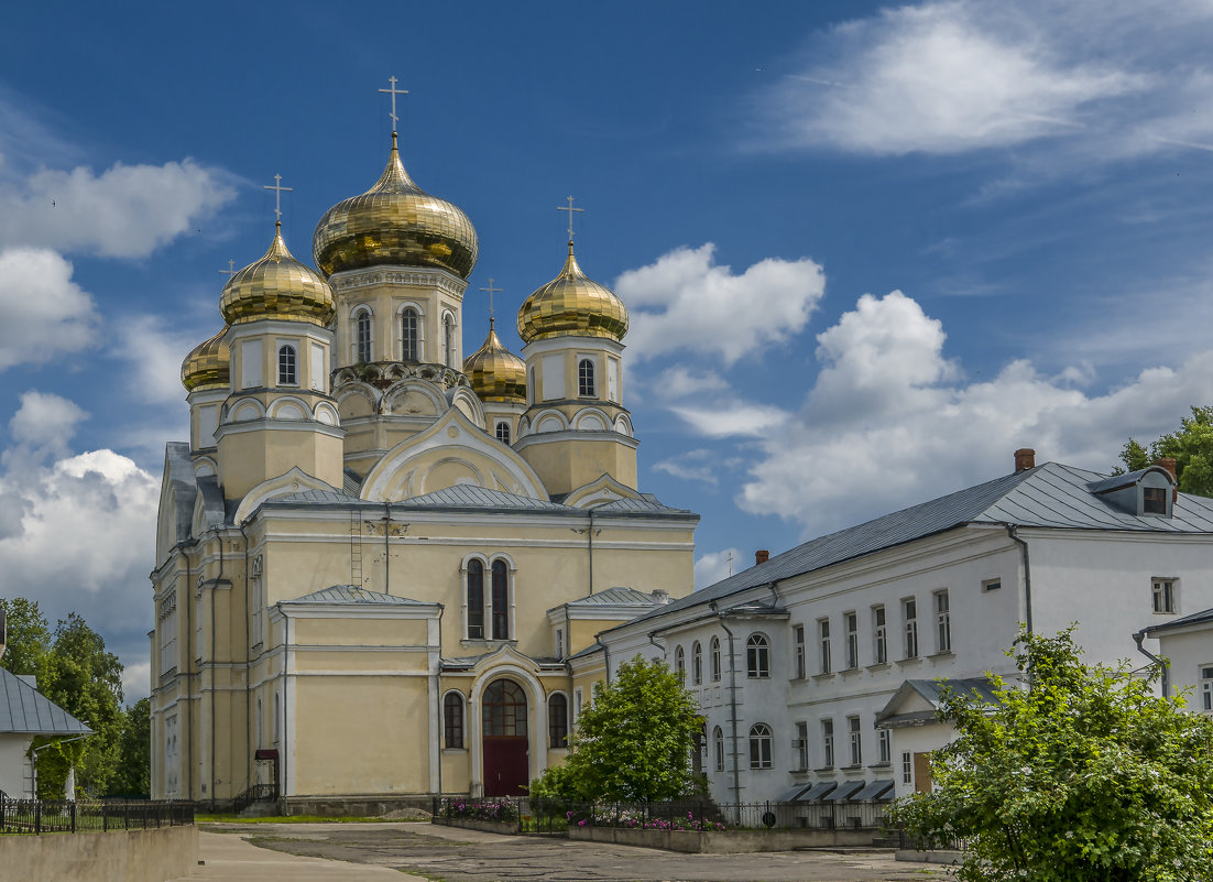 Казанский волочек. Казанский женский монастырь Вышний Волочек. Собор Казанской Божьей матери Вышний Волочек. Вышний Волочек собор Казанской иконы. Храм Казанской Пресвятой Богородицы. Вышний Волочек.