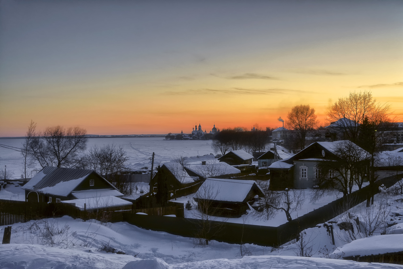 Вечереет. Ростов Великий вечером. Вечереет в городе. Вечереет в городе зимой. Март. Вечереет.