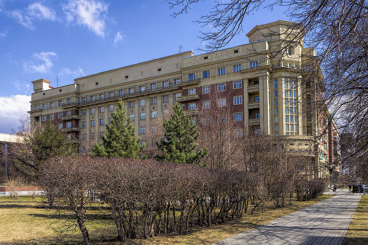 Фото дом новосибирск. Стоквартирный дом Новосибирск. Стоквартирный дом Крячкова Новосибирск. Новосибирск СТО каартирный дом. 100 Квартирный дом Крячкова.