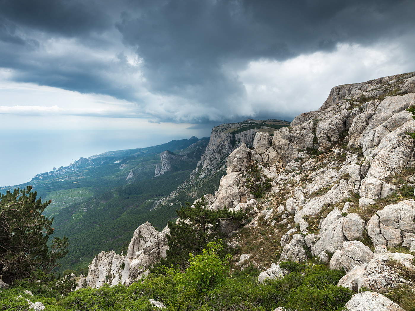 Горы крыма отзывы. Ялта гора ай-Петри. Гора ай Петри скалы. Симеиз ай Петри. Крымские горы ай Петри.