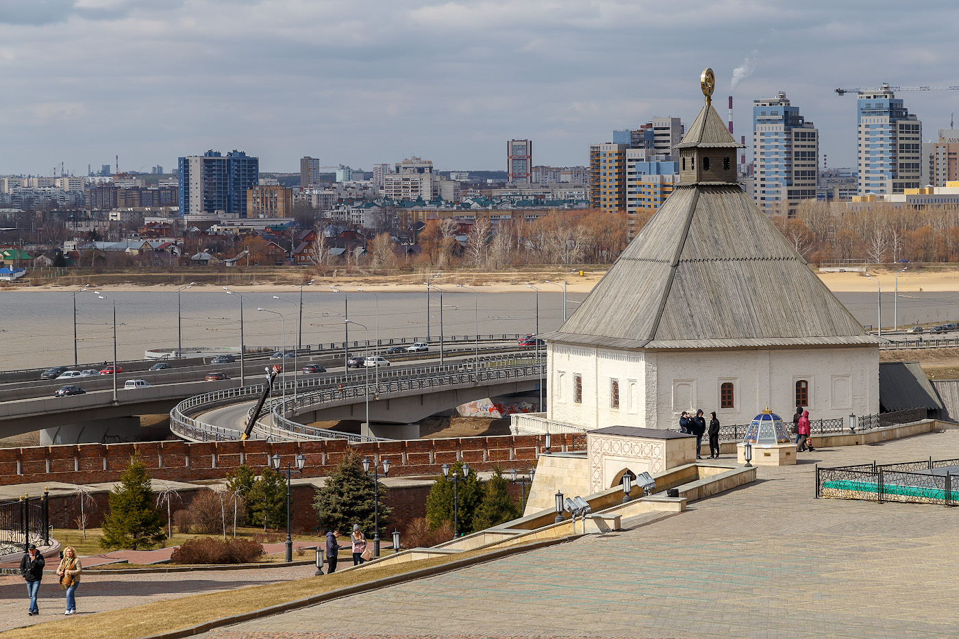 Казань кировский. Кировский район Казань. Архитектура Кировского района Казани. Советский район Казань достопримечательности. Башня на реке Казанке.