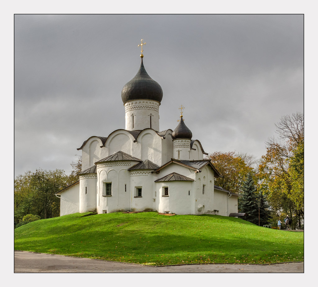 Храмы пскова адреса. Церковь Василия на Горке 1413. Храм Василия Псков. Собор Василия на Горке Псков. Псков Церковь Василия на Горке фото.