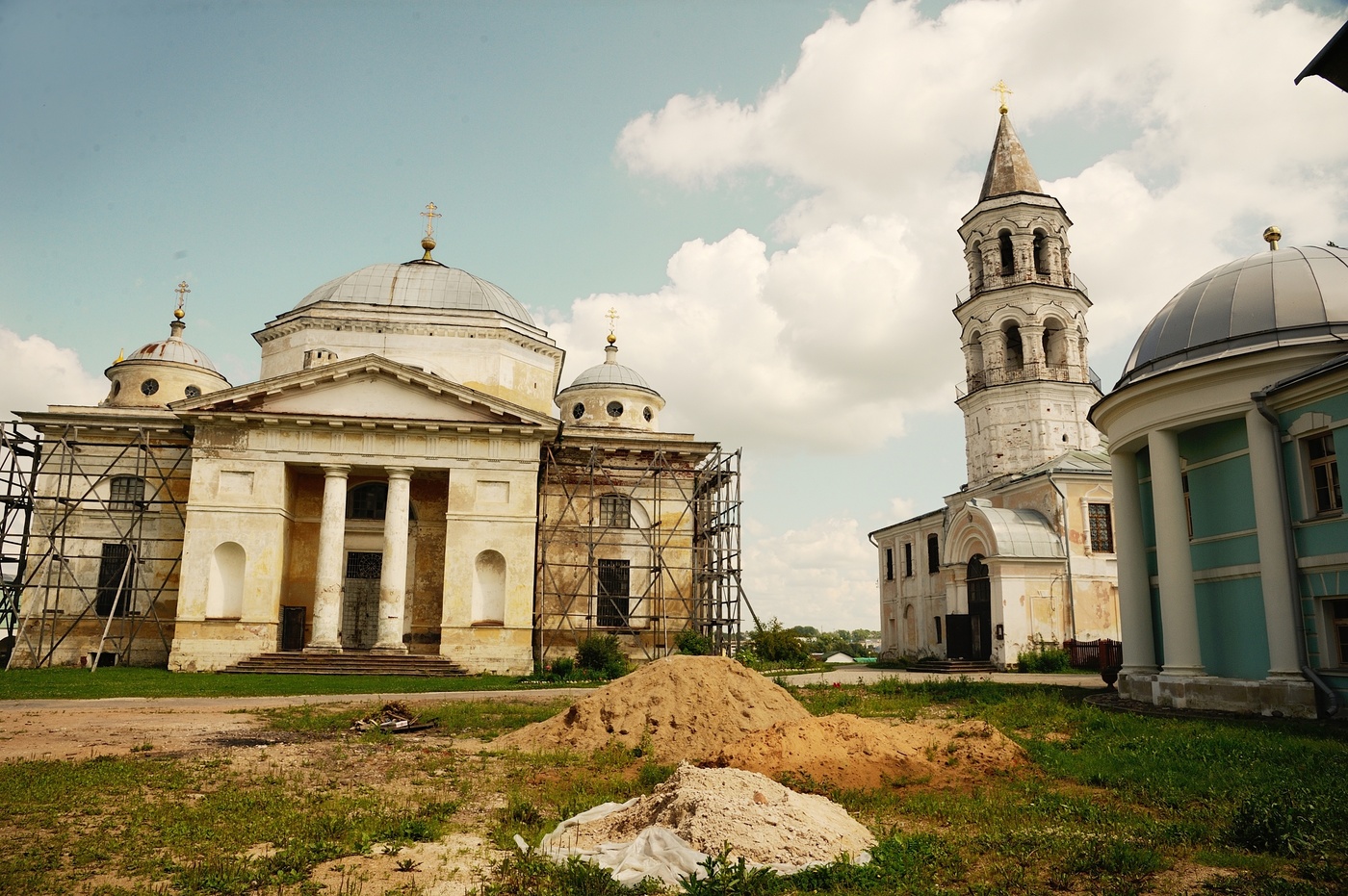 Борисоглебский монастырь. Торжокский Борисоглебский монастырь. Борисоглебский монастырь Тверская область. Борисоглебский мужской монастырь Торжок. Комплекс Борисоглебского монастыря Торжок.