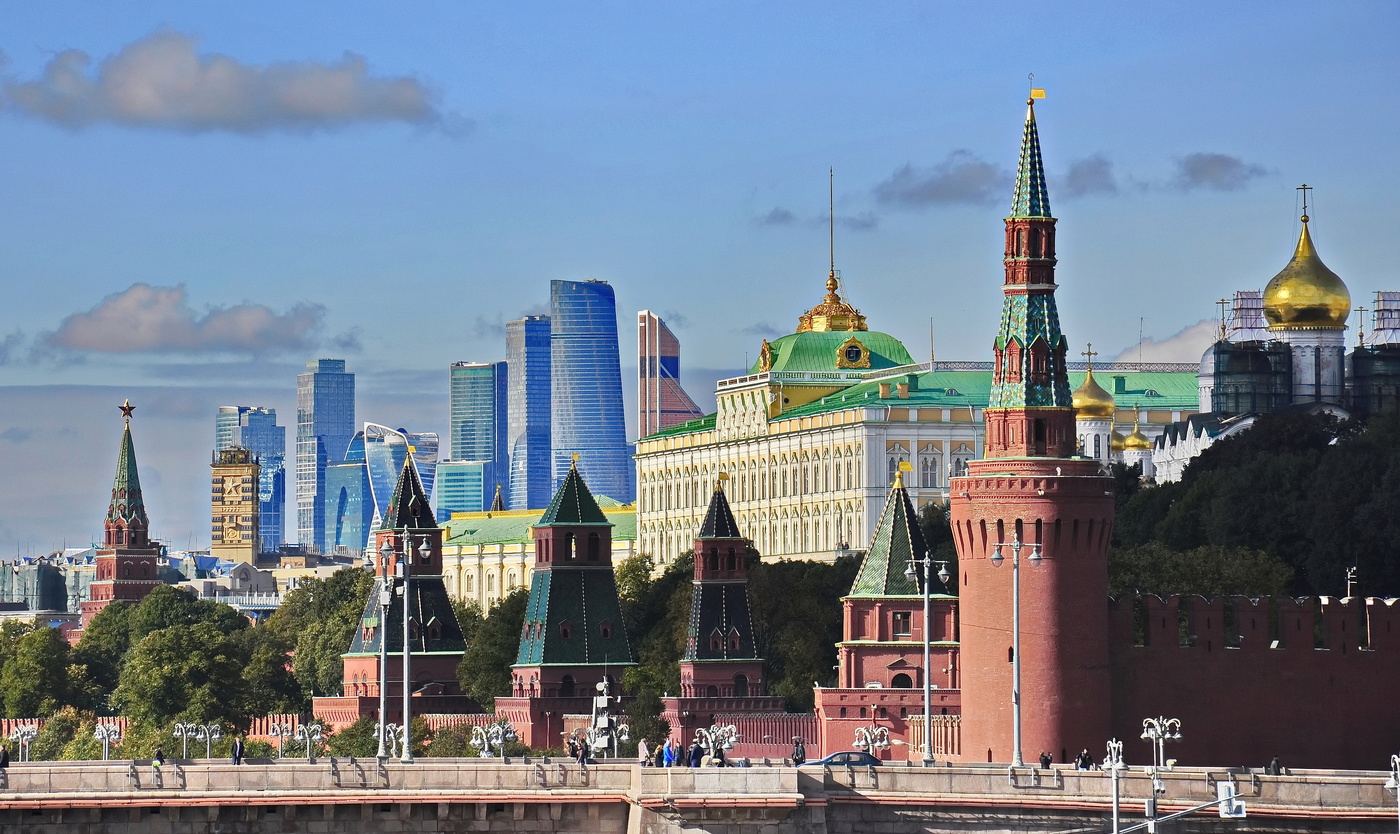Кремль на фоне Москва Сити
