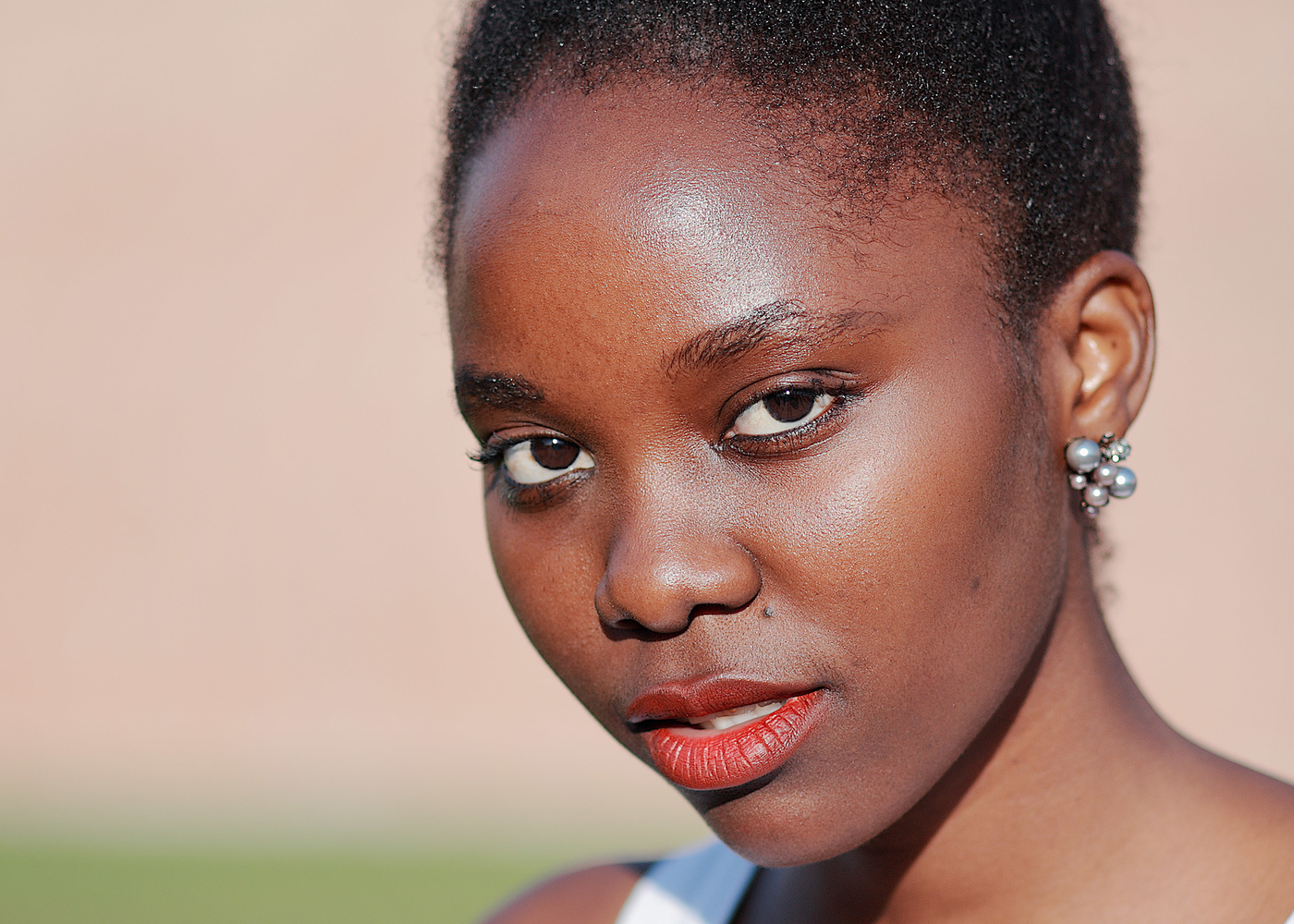 dvoe-krasivuyu-negrityanku-foto-ero-zhopi-na-ulitsah-goroda