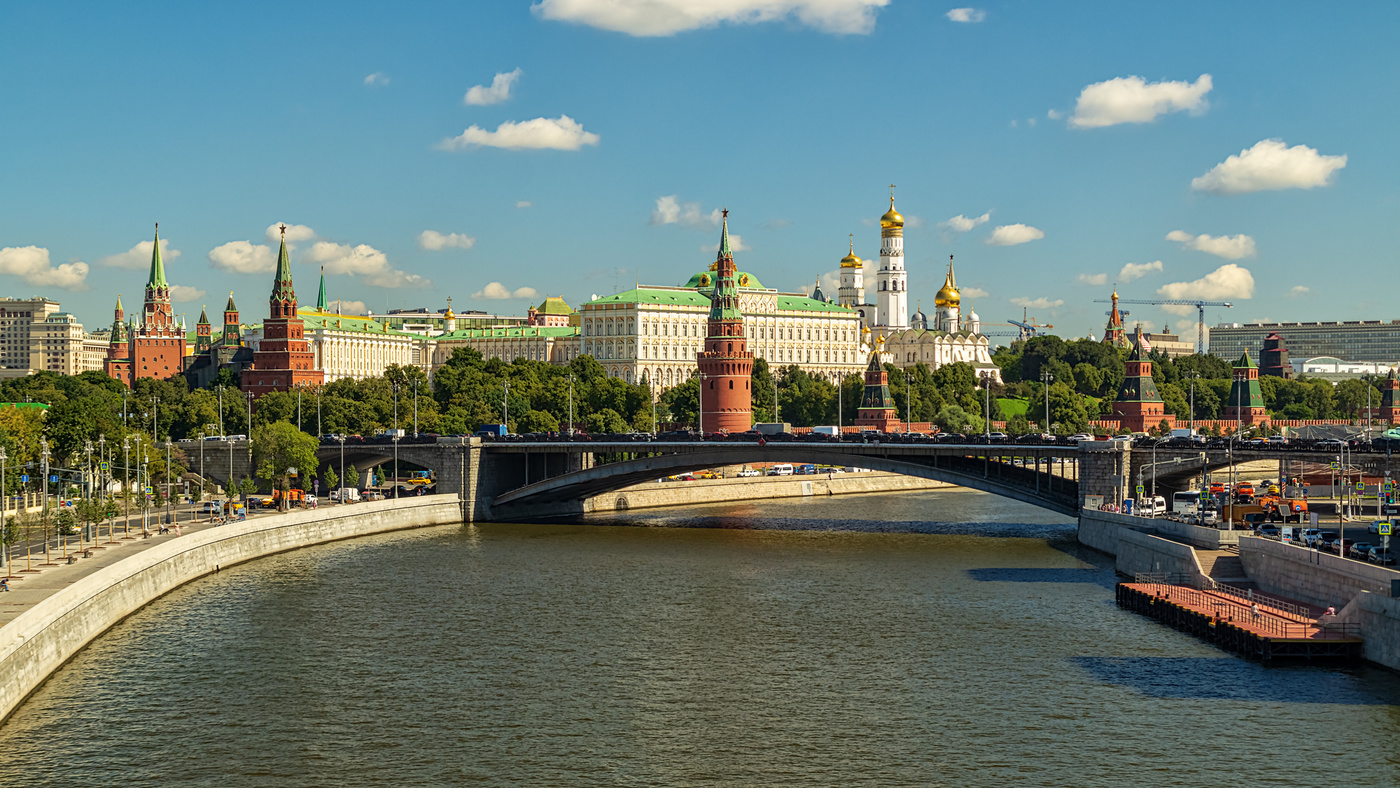 Фото москвы отправить. Утро в Москве. Кремль утром. Москва Кремль утро. Утро на Москве реке.