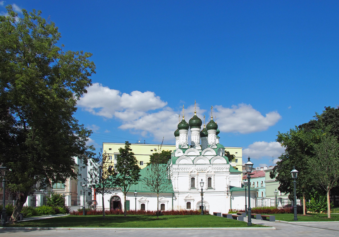 Черниговский храм в москве. Церковь Михаила и Феодора черниговских. Церковь Михаила и Федора черниговских. Церковь Михаила и фёдора черниговских Москва. Храм на Черниговском переулке.