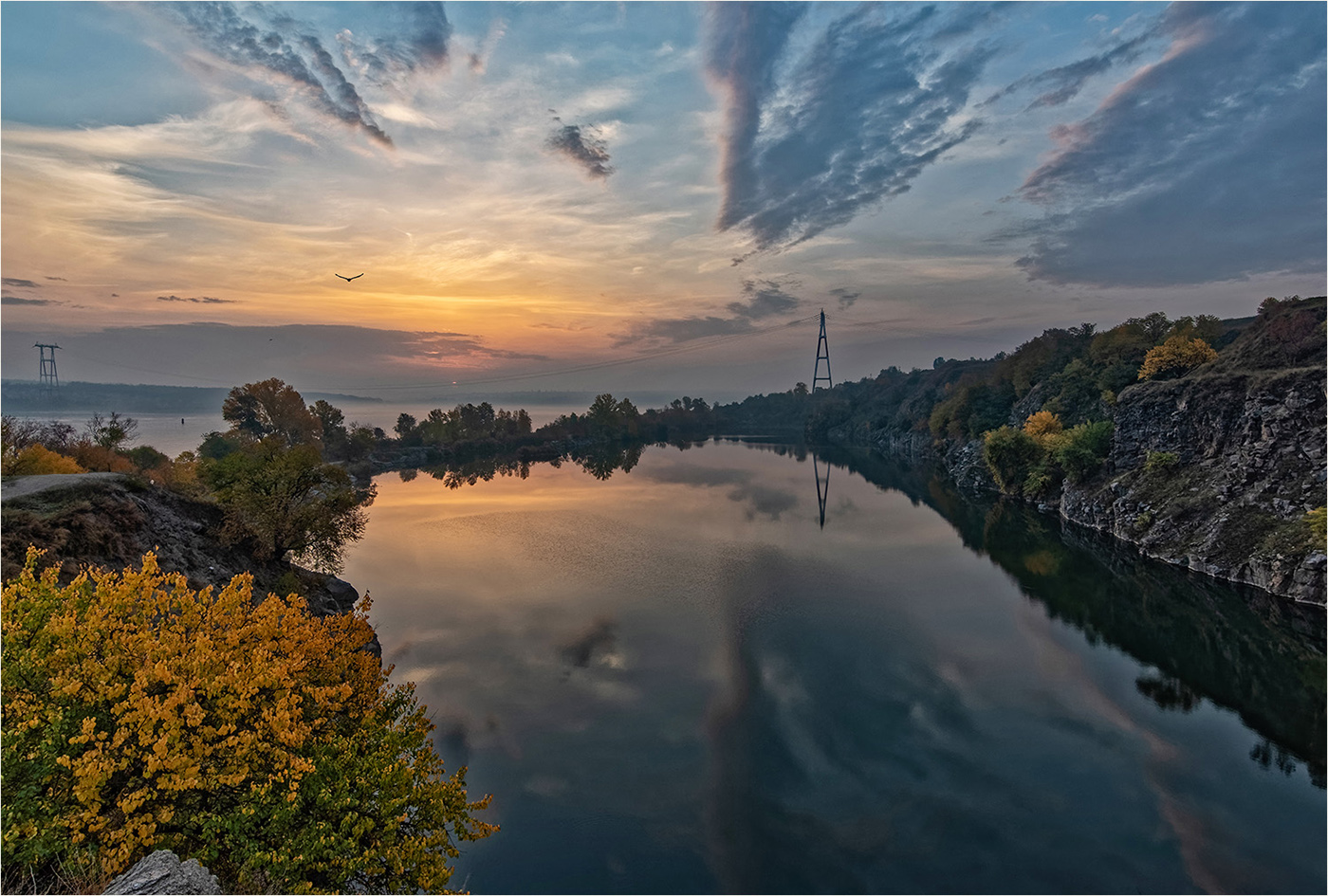 Берега днепра. Река правый берег Днепра. Берега Днепра в Украине. Днепр пейзаж. Крутые берега Днепра.