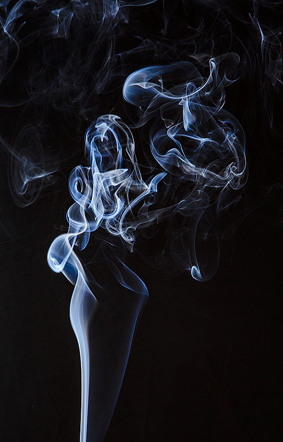 дым автор. дымок силуэт картинка. серый фон с дымом. дым на английском. дым.