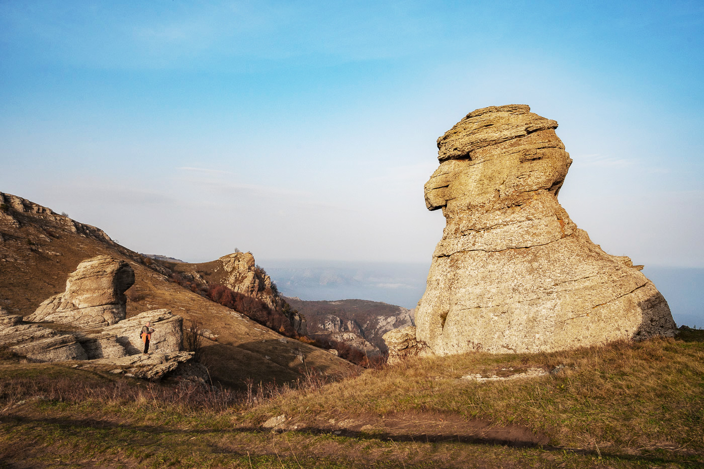 Сфинкс в крыму. Сфинкс Демерджи. Южная Демерджи каменные грибы. Скала сфинкс Крым. Скала сфинкс Дагестан.