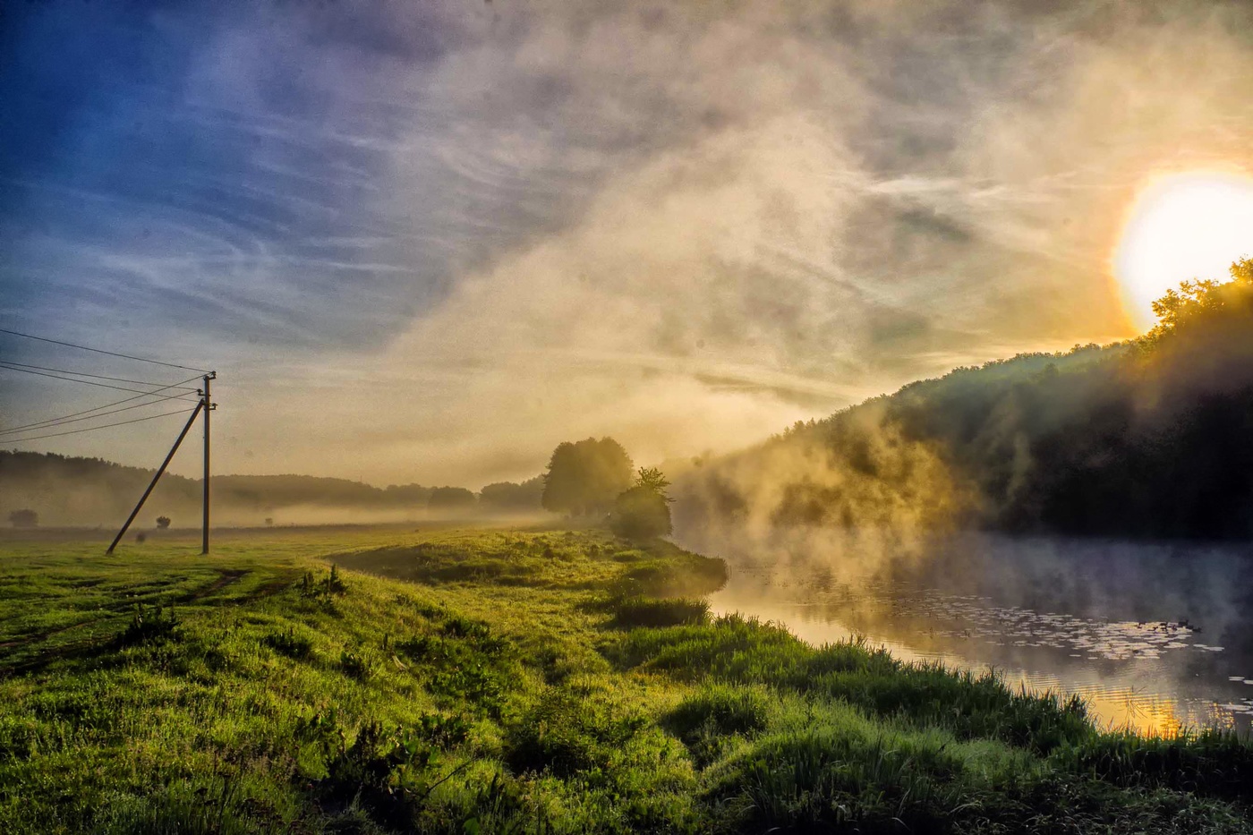 купаться в солнечных лучах. солнце в озере. солнце испарение. солнце встает на речке. озеро в тумане.