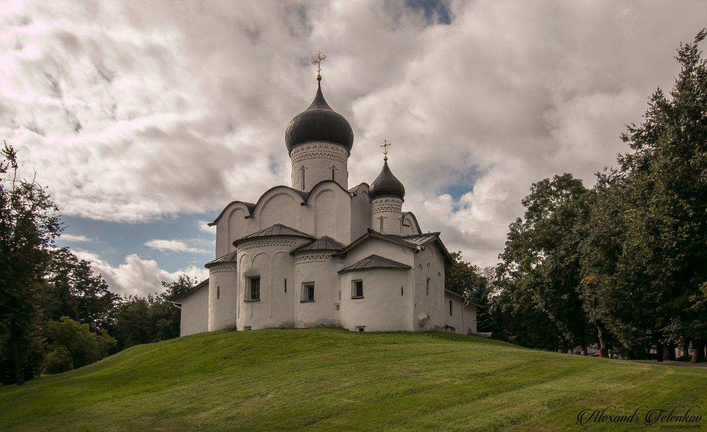 Фото храмов пскова. Церковь Василия на Горке в Новгороде. Церкви города Пскова. Архитектура города Пскова. Красивая Церковь Псков в.