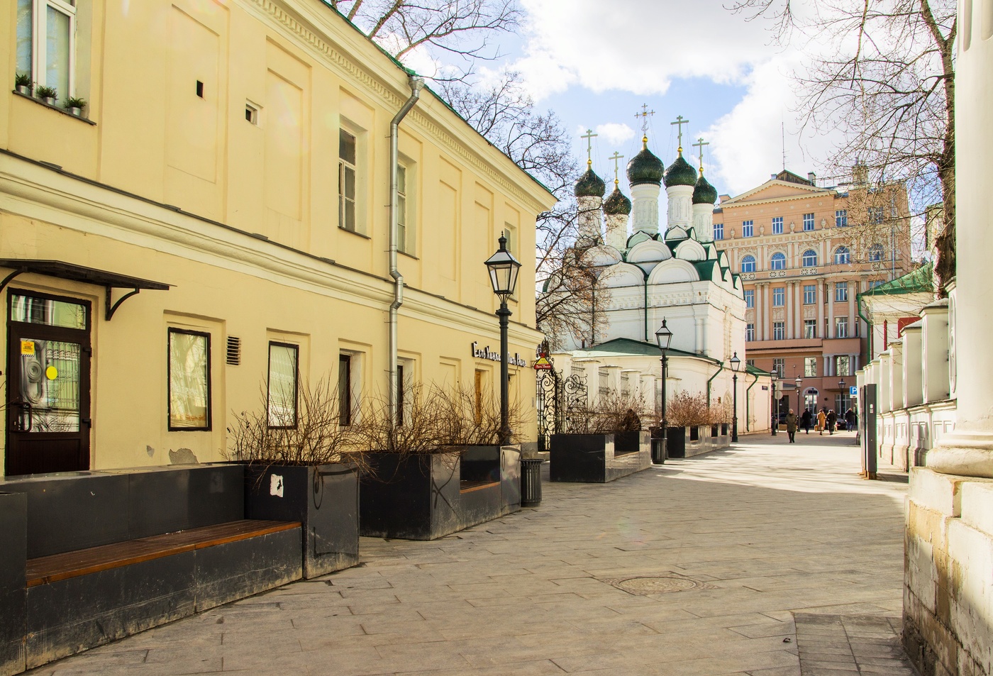 Переулок. Черниговский переулок Тула. Переулки Москвы. Переулок весенний. Летняя Москва переулки.