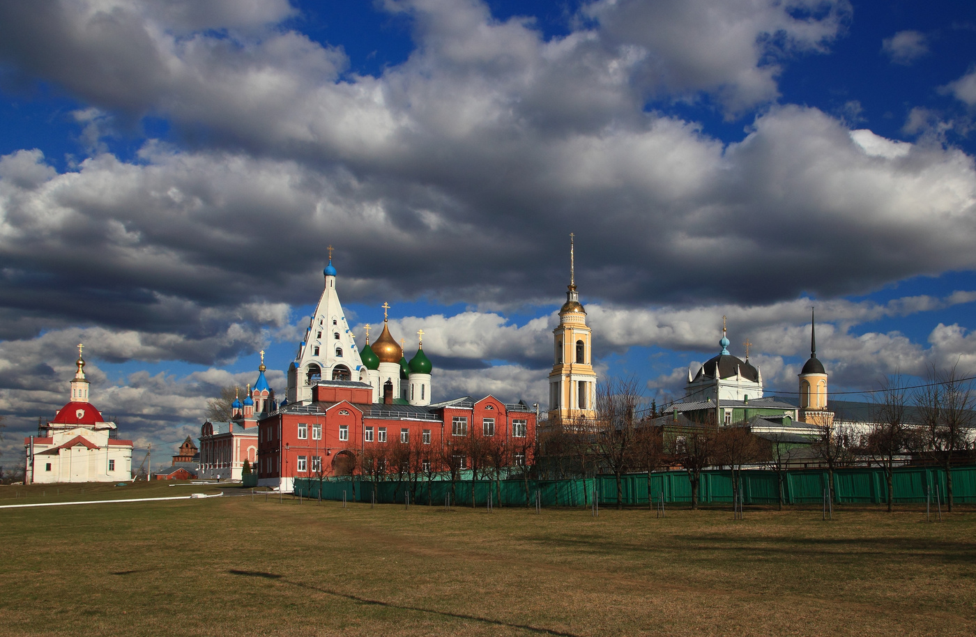 Старая коломна. Архитектура Коломны. Старая Коломна архитектура. Зима Соборная площадь Коломна панорама. Вторая красная площадь Коломна.