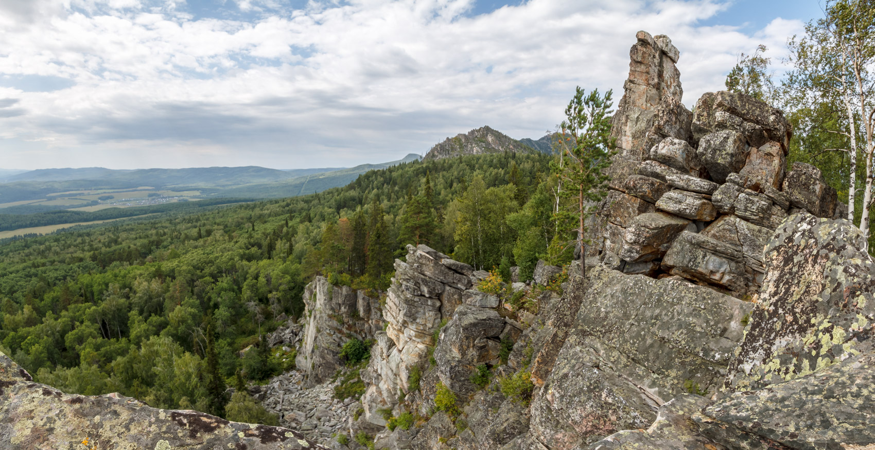 Хребет Ялангас