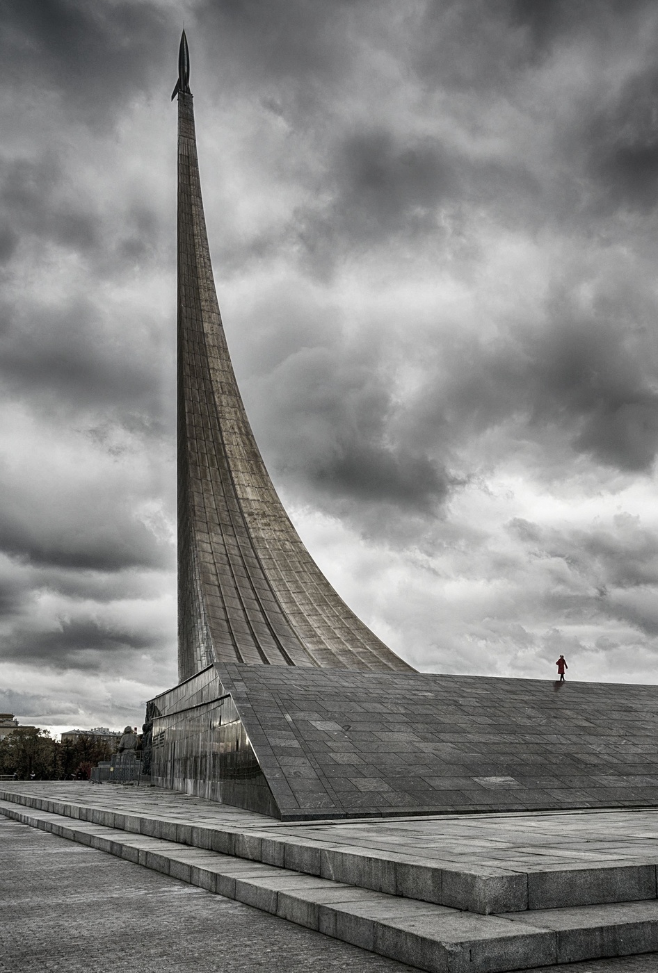 Покорителям космоса. Памятник-Обелиск «покорителям космоса» — Москва. Памятник космонавтам на ВДНХ. Монумент покорителям космоса 1964. Музей космонавтики на ВДНХ Стелла.