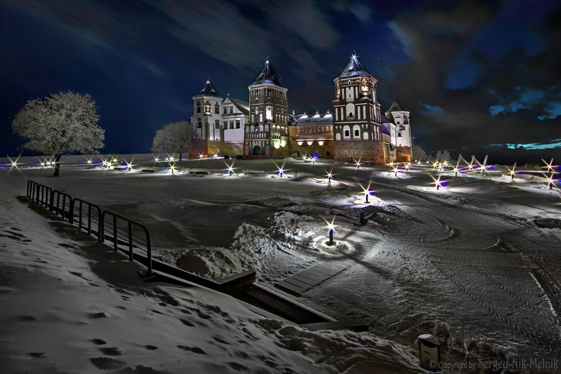 Зимняя беларусь. Мирский замок зима. Мирский замок зимой. Минск замок Мирский зимой. Мирский замок Беларусь зимой.