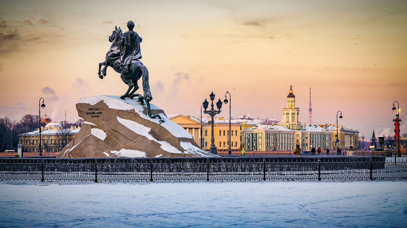 Медный всадник санкт петербург сенатская площадь фото. Медный всадник, Санкт-Петербург, Сенатская площадь. Медный всадник на Сенатской площади. Площадь Декабристов в Санкт-Петербурге. Сенатская площадь площадь.