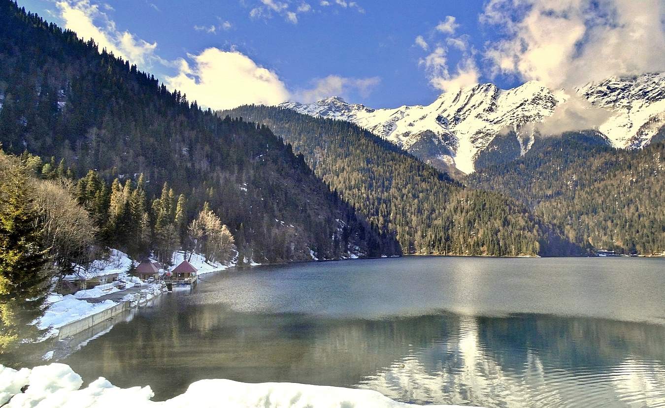 Кавказ озеро Рица