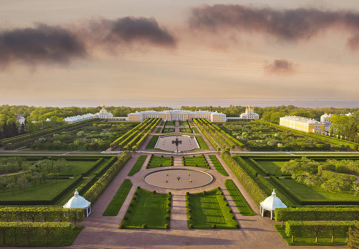 Верхний сад петергоф фото. Петергоф в Санкт-Петербурге верхний парк. Верхний парк Петергофа Петергоф. Верхний сад Петродворца. Петергоф верхний сад и Нижний парк.