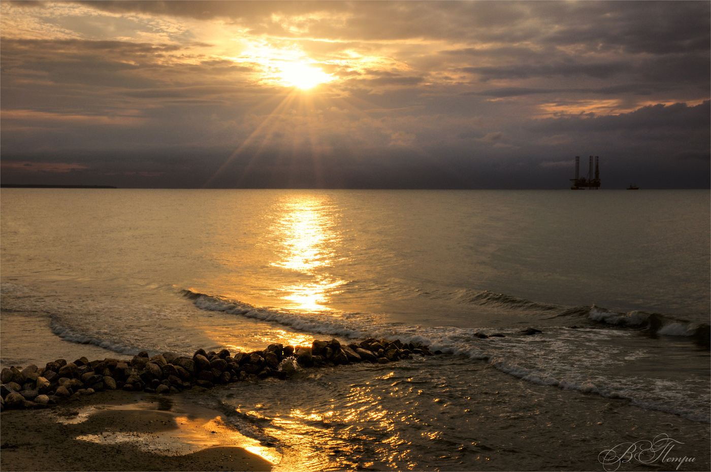 Песня утомленное солнце нежно с морем. Закат на Балтике Зеленоградск. Закат Балтийское море Зеленоградск. Море Зеленоградск рассвет. Восход в Зеленоградске.