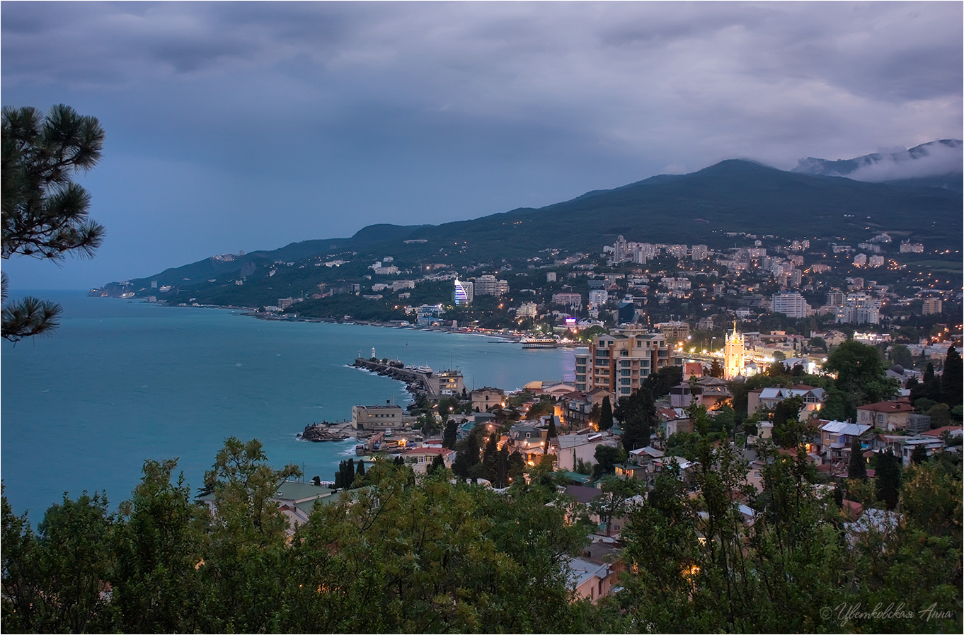 Крым это город. Ялта город курорт. Ялта город в Крыму. Современная Ялта. Ялта вид на город.