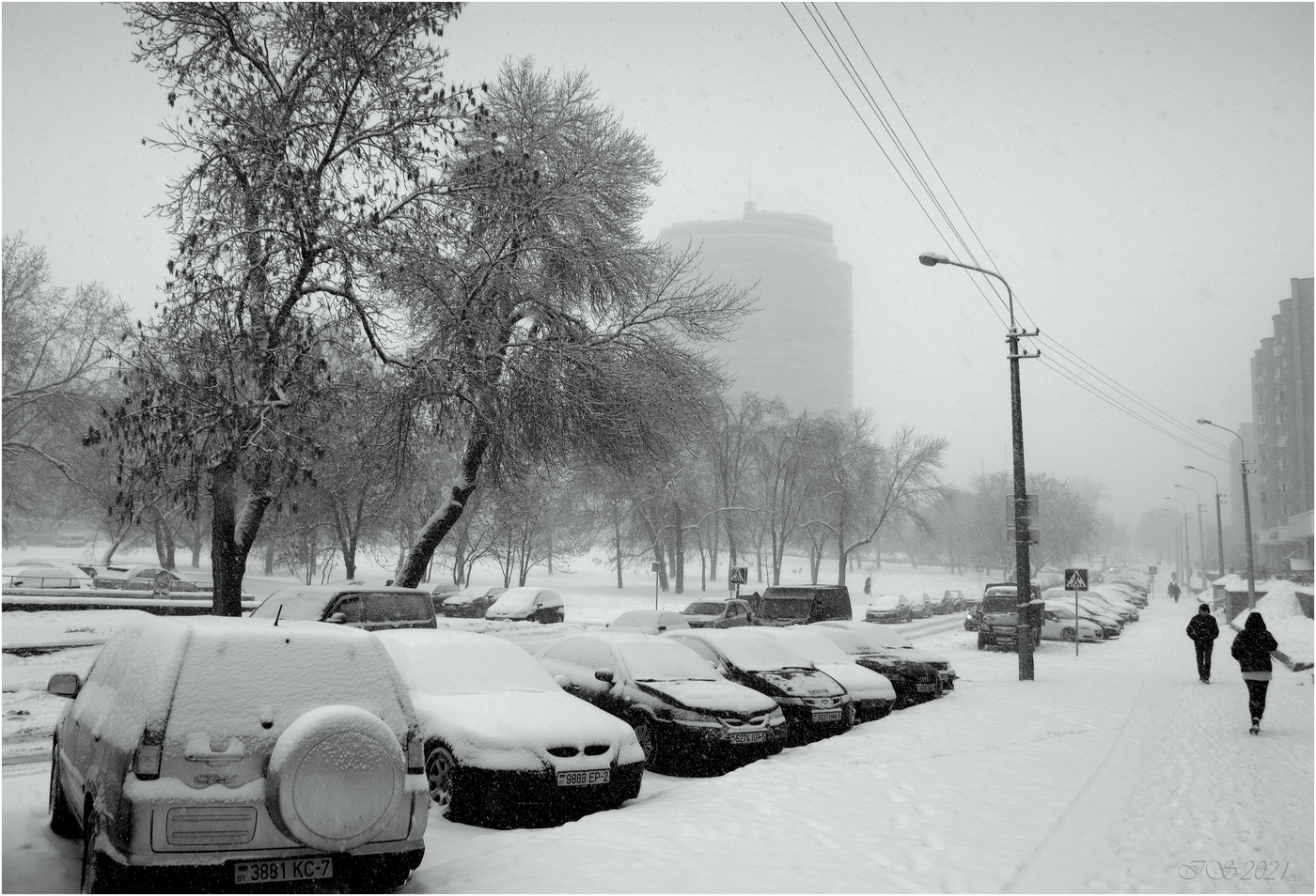 Снег 1 градусов. Снег в Минске. Снегопад в Минске. Февраль снег город. Минск зима.