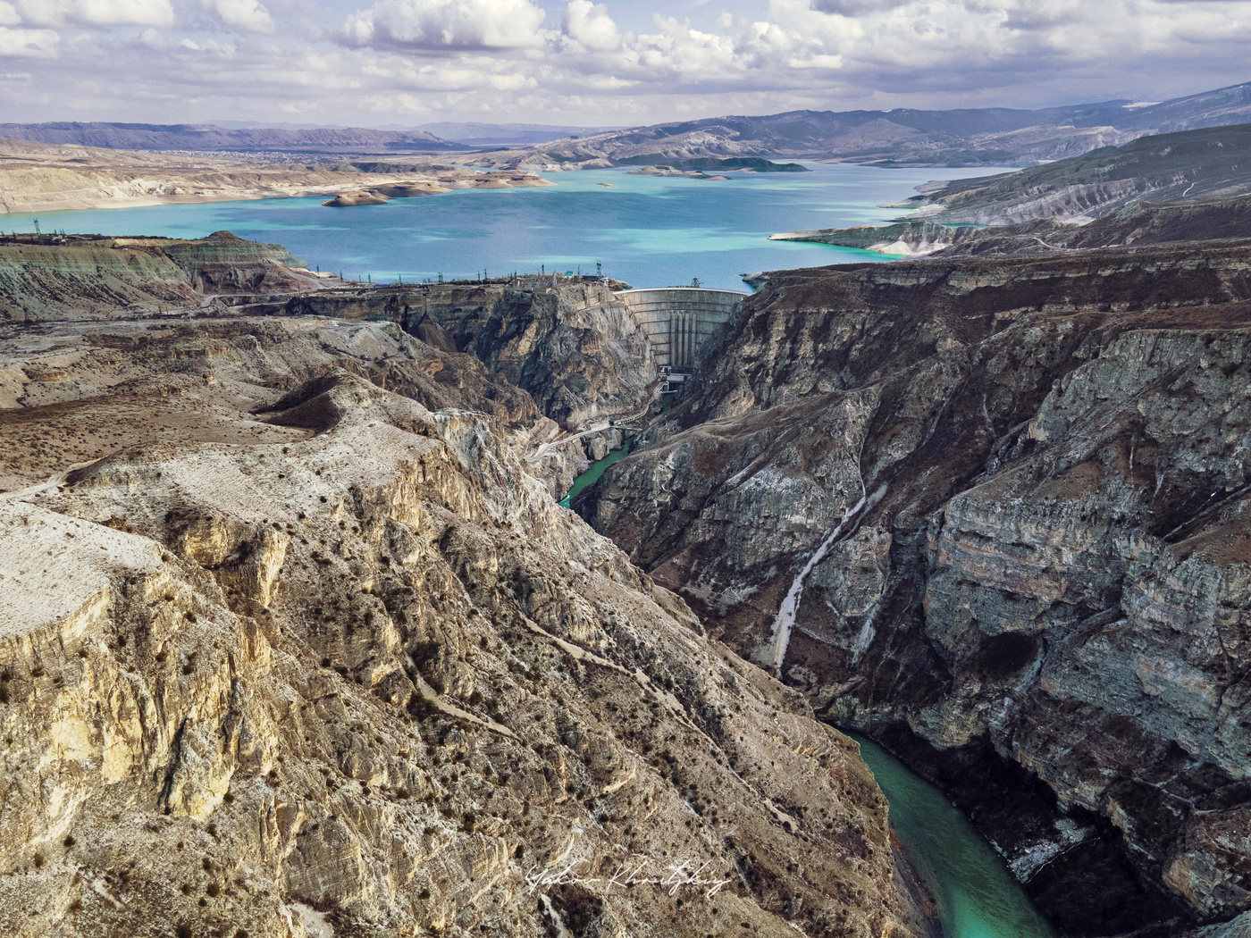 Сулакский каньон водохранилище. Чиркейское водохранилище и Сулакский каньон. Сулакское водохранилище Дагестан. Водохранилище Дагестан Сулакский каньон.