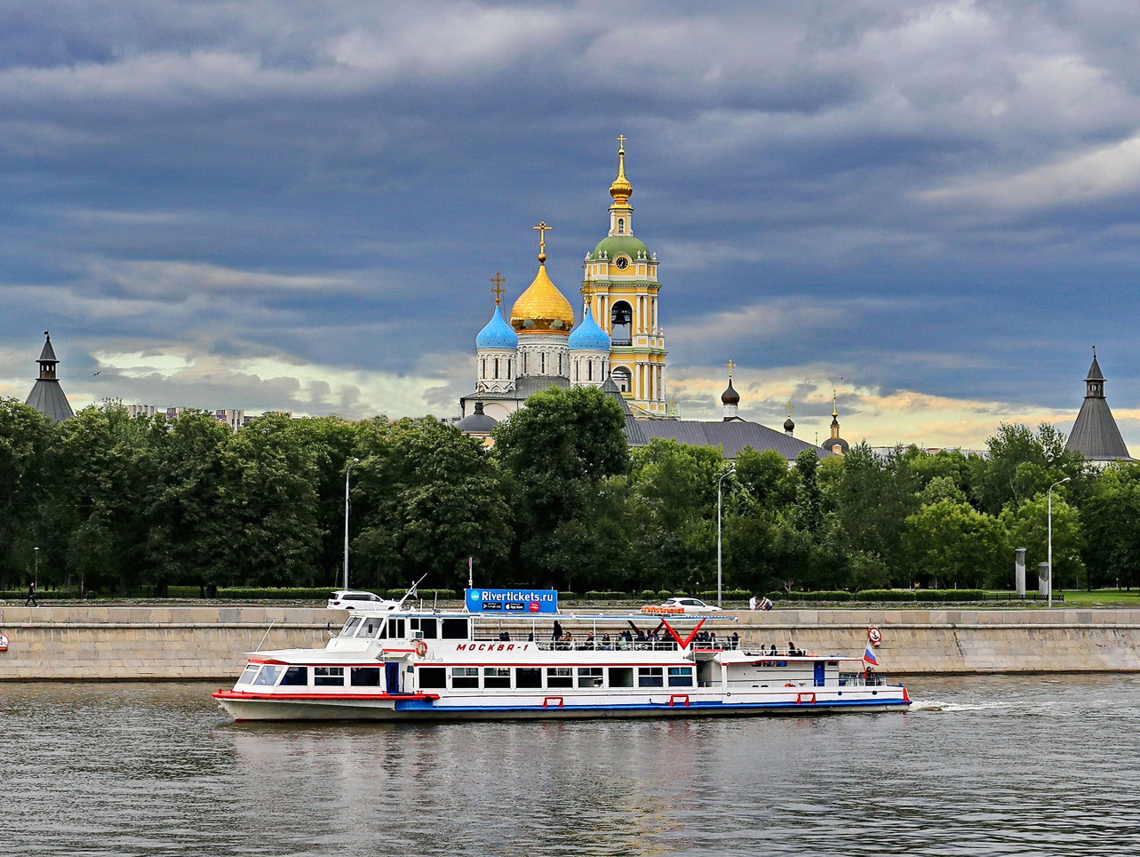 Раковая краснохолмская набережная. Краснохолмская набережная. Церковь Краснохолмская набережная. Краснохолмская набережная фото.